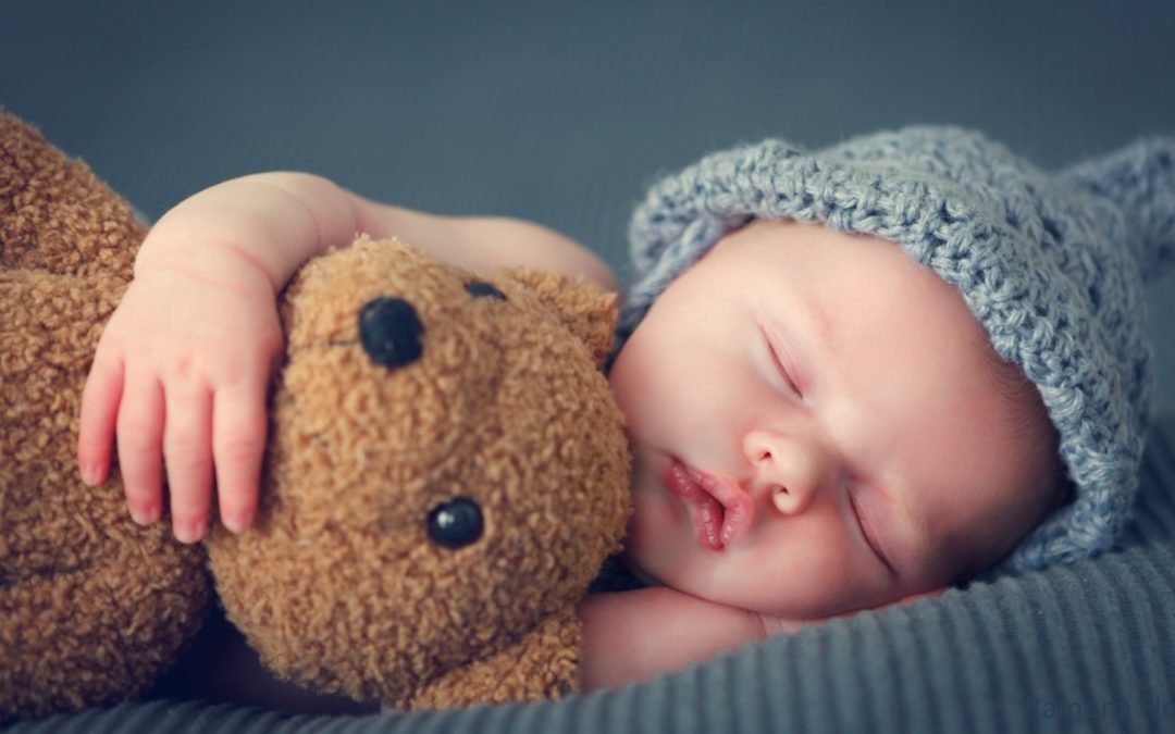 Ihr Baby schläft nicht? Mögliche Gründe und nützliche Tipps
