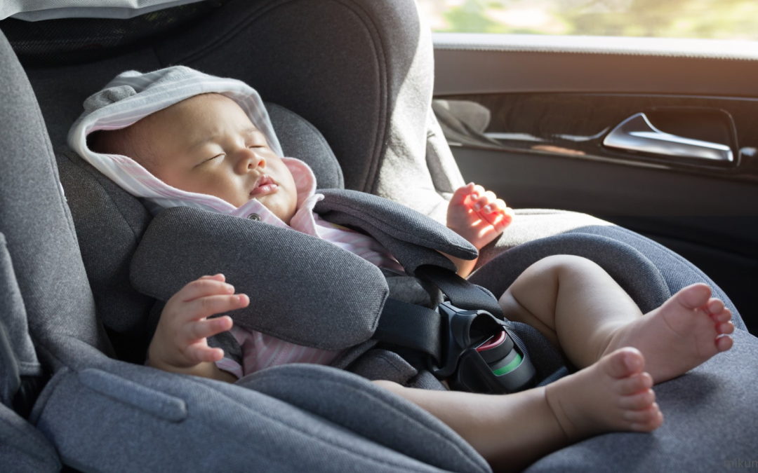 Baby im Auto: Babyschalen, Spiegel und praktische Tipps!