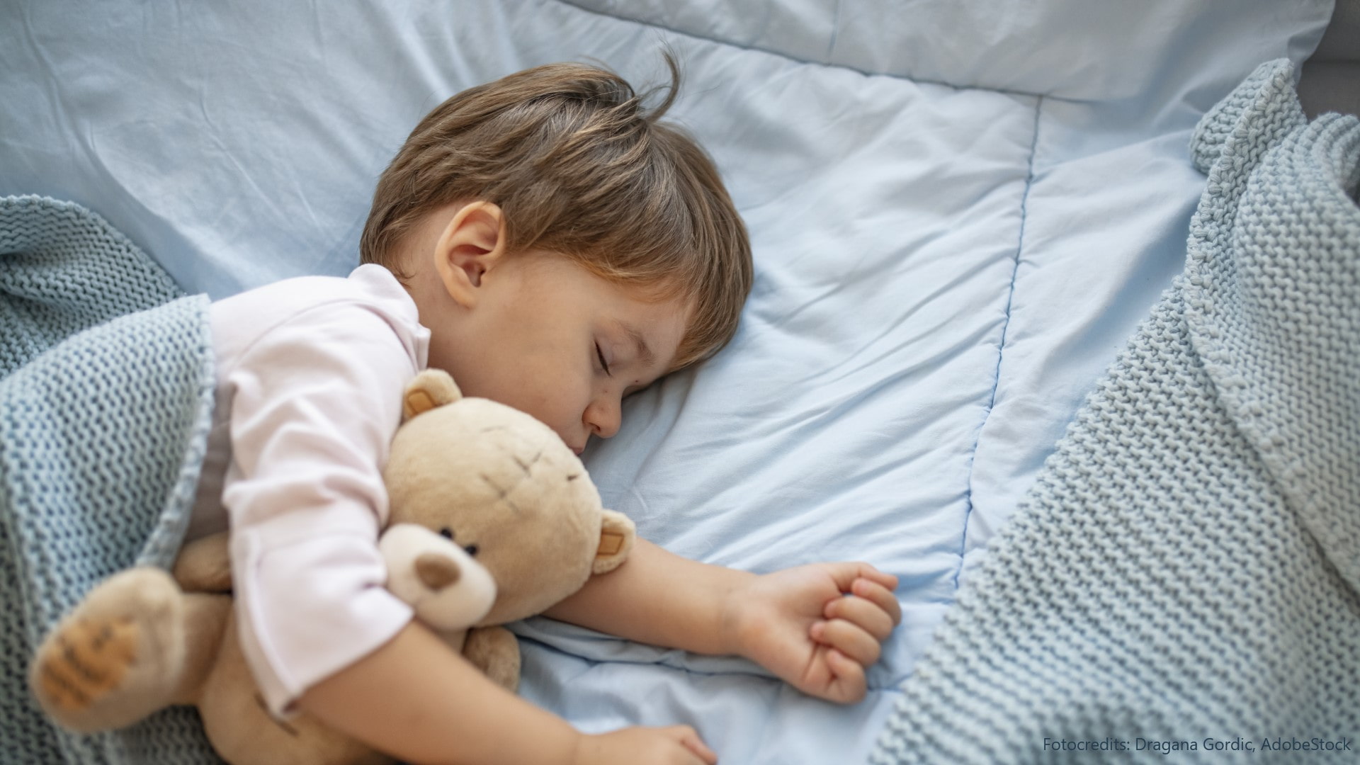 Ab wann sollten Kinder im eigenen Bett schlafen