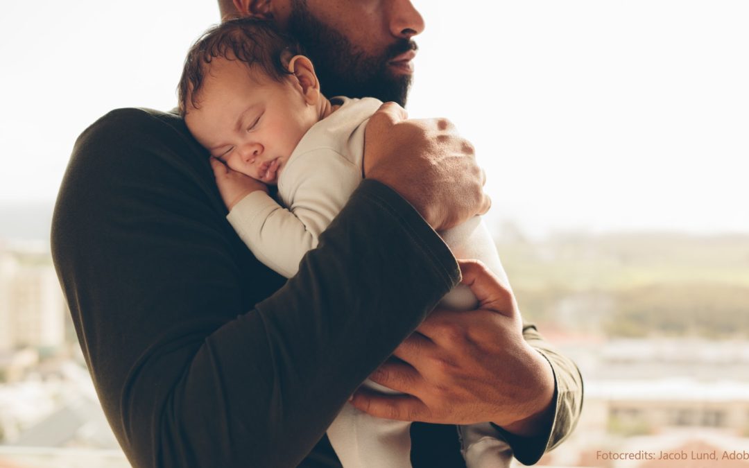 Baby halten leicht gemacht: So stützen Sie Ihr Kind richtig
